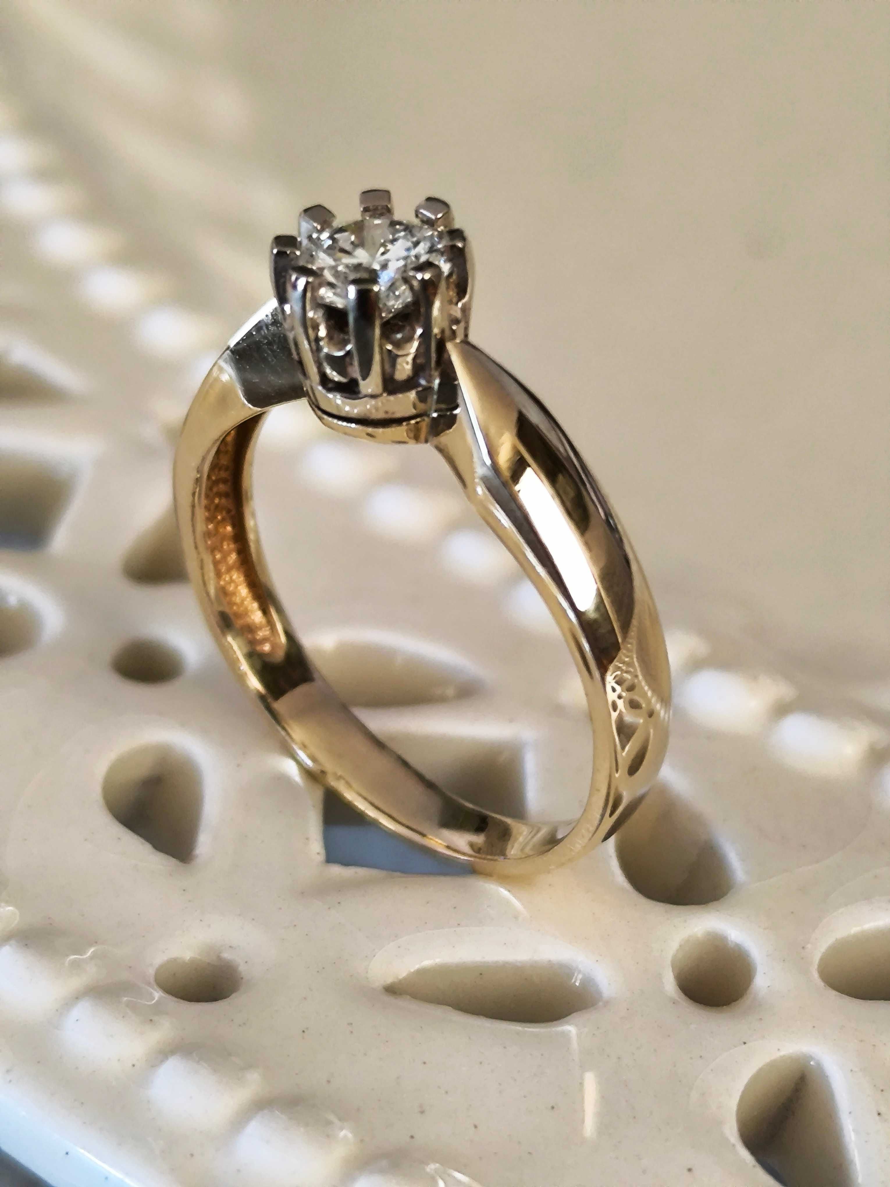 Pierścionek z diamentem 0,57 CT, 3 x Excellent / dwa certyfikaty