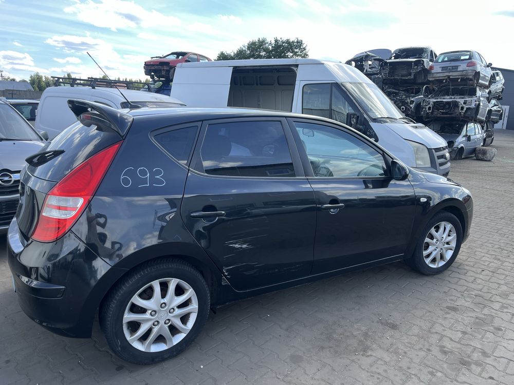 Błotnik Lewy przód Hyundai I30 9F