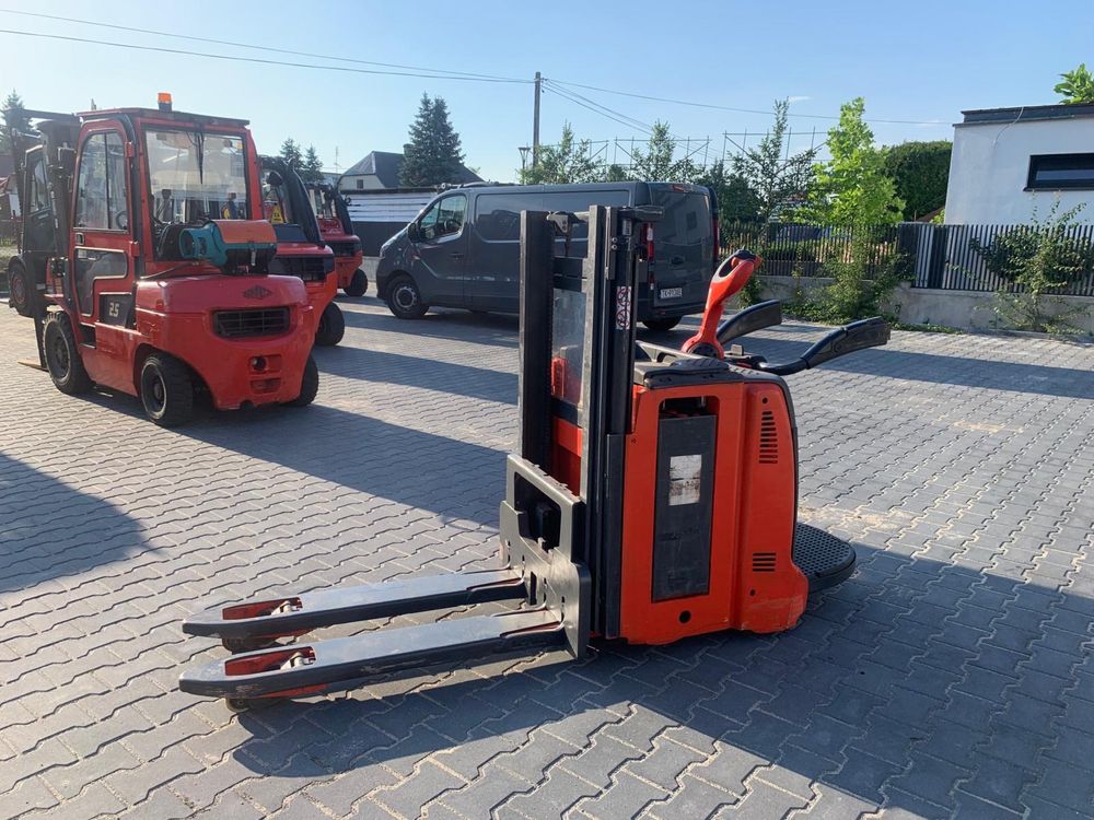 Wózek Linde D12AP-133 z podestem , podwójne podnoszenie, rok 2018