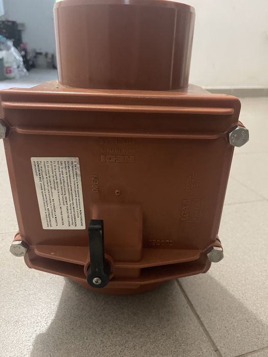 Зворотній каналізаційний клапан Redi 200mm