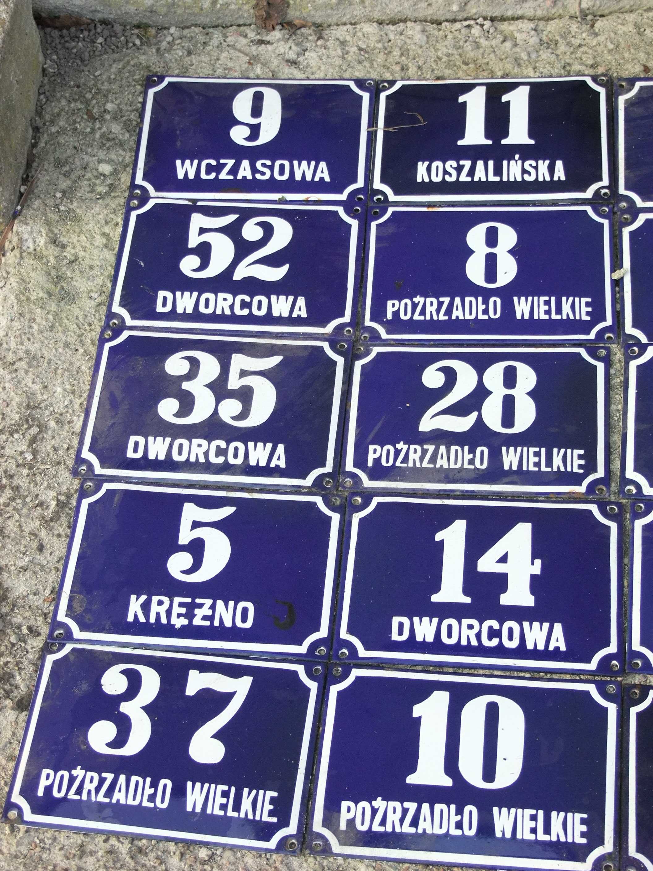 Dekoracyjne tabliczki z numerami ulic