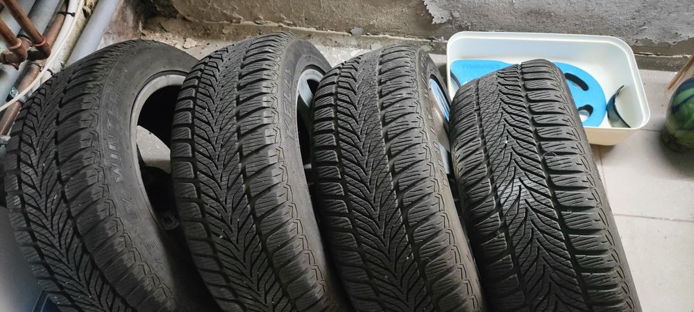 Sprzedam opony zimowe 215/55/R17 na  alufelgach