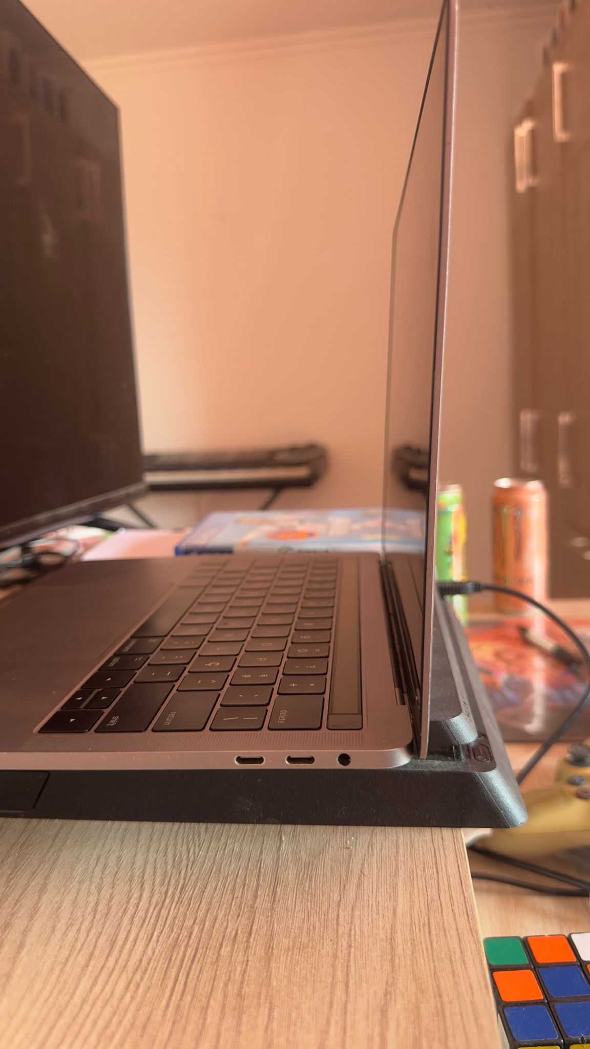 MacBook Pro 13” Touch Bar