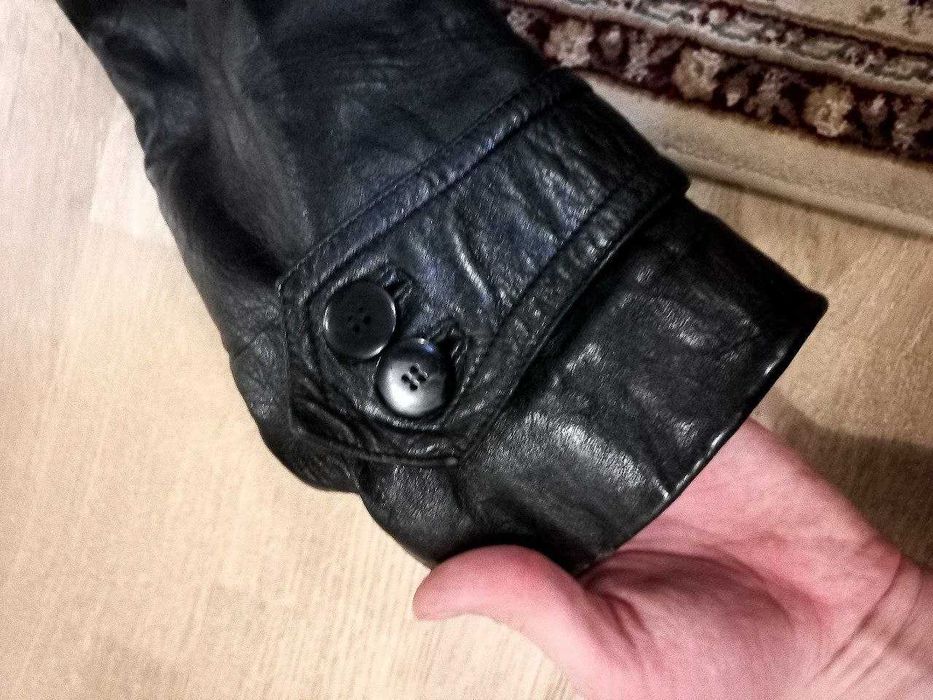 Довгий чоловічий шкіряний плащ