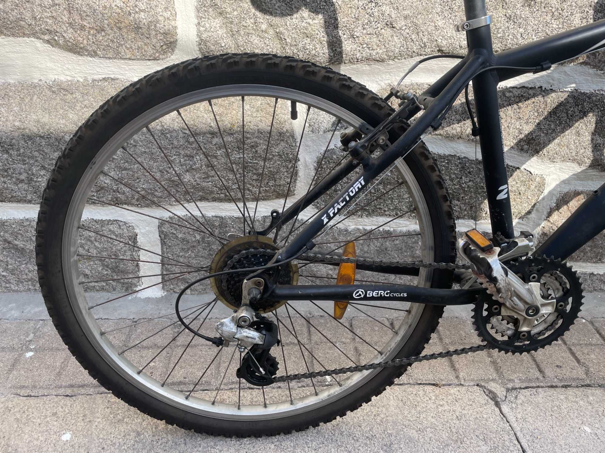 Vendo bicicleta Berg Cycles X PRO preta, roda tamanho 26