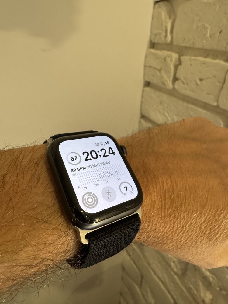 Zegarek Apple Watch SE 44 mm czarny Paski
