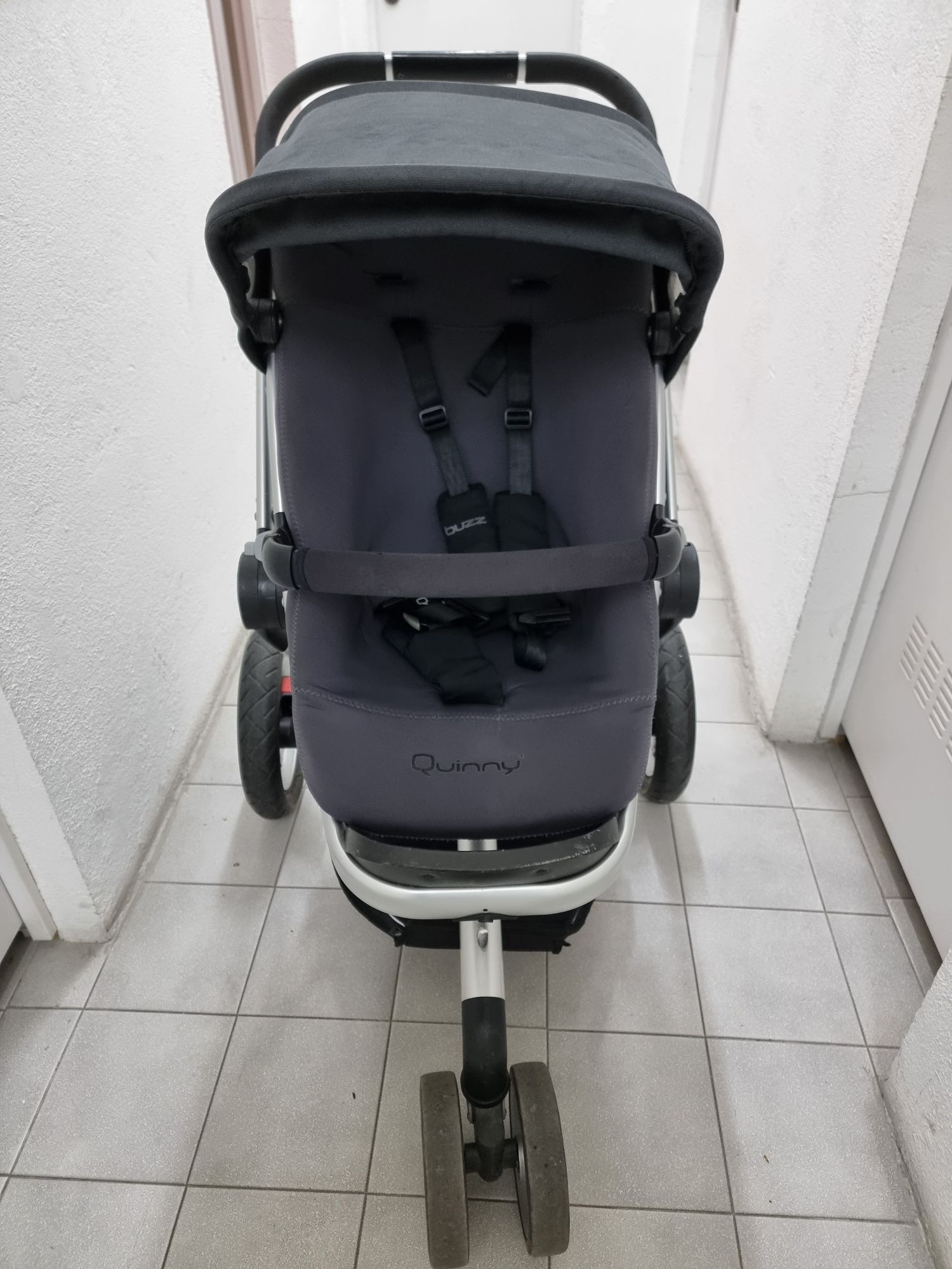 Carrinho de bebé Quinny (com oferta)