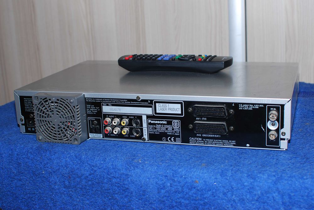 Nagrywarka DVD z Dyskiem twardym Panasonic DMR-E100HEG  z pilotem