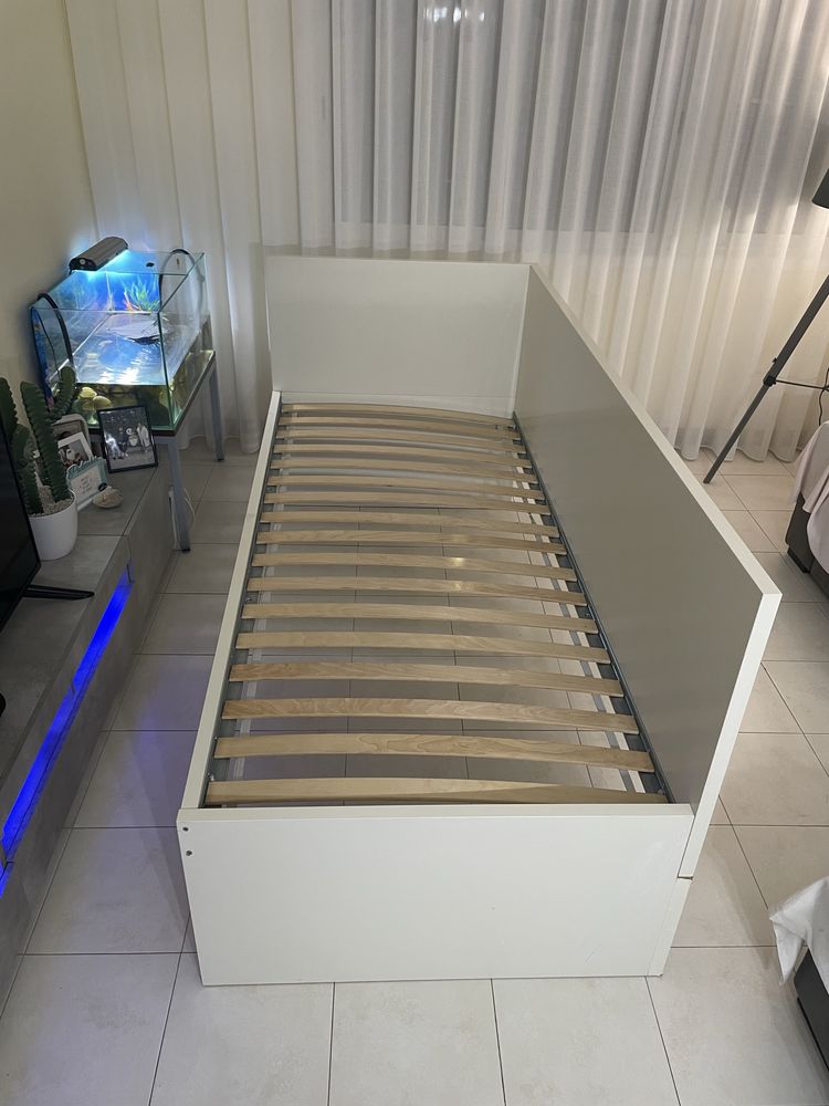 Cama de solteiro c/ estrado Branca