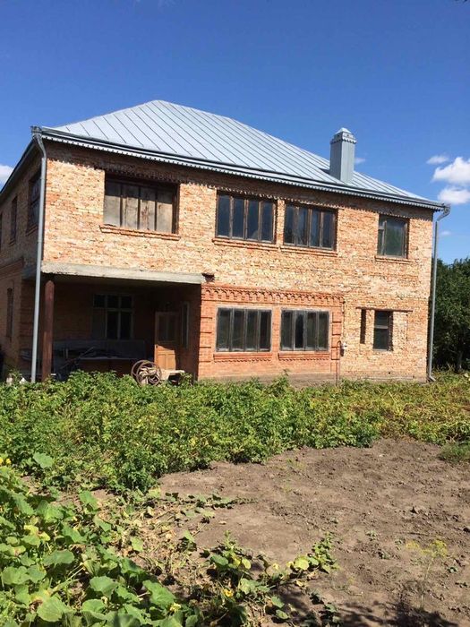 Будинок з ділянкою