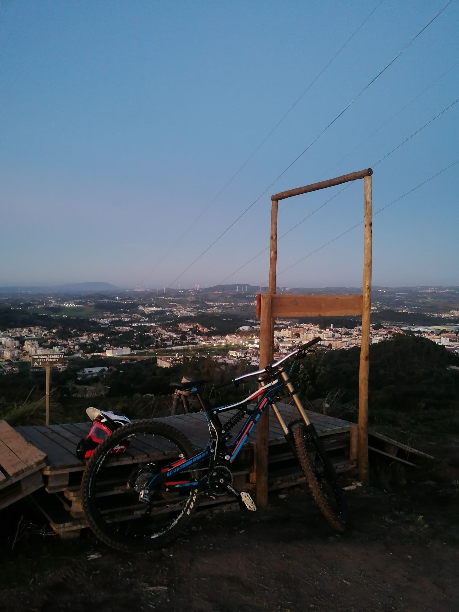 Bicicleta de Downhill marca cube