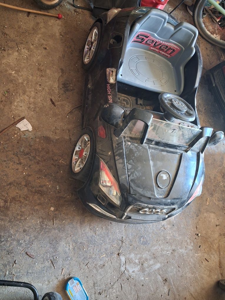 Autko Audi na akumulator