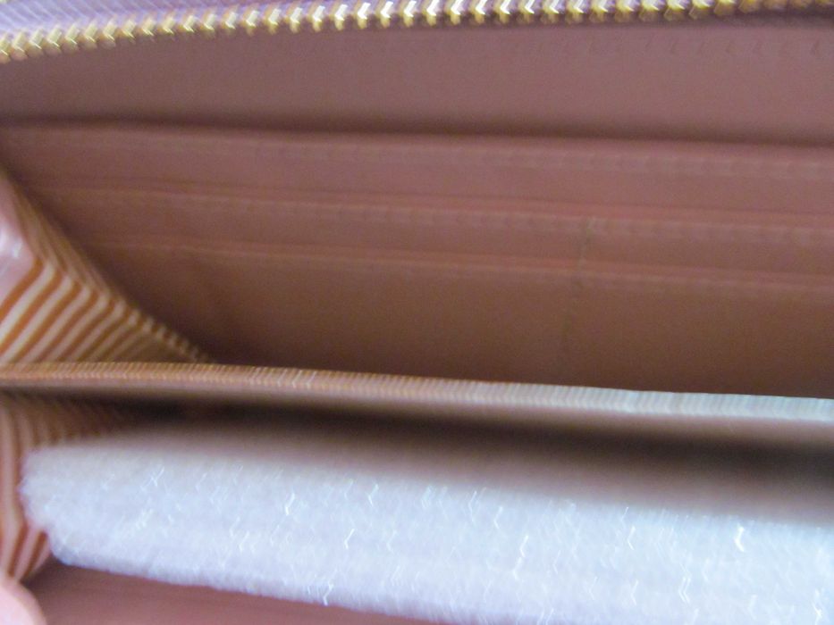 Продаеться гаманець жіночий