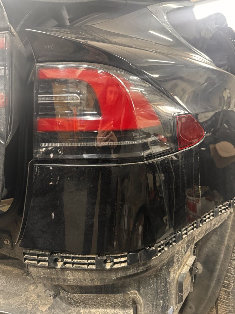 Задня четверть фонар tesla mx