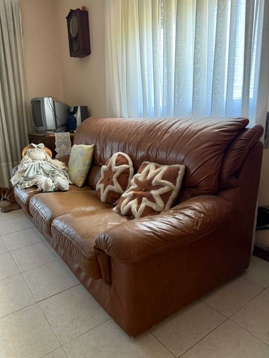 Sofá em pele 3 lugares