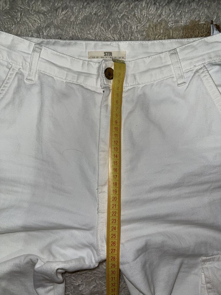 Белые джинсы карго прямые с карманами stradivarius 38