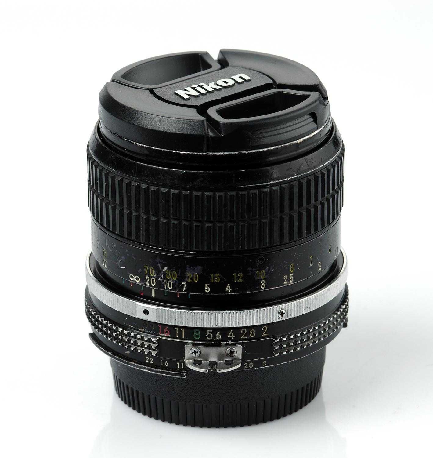 NIKKOR 85/2.0 Ai – класичний портретник від Nikon