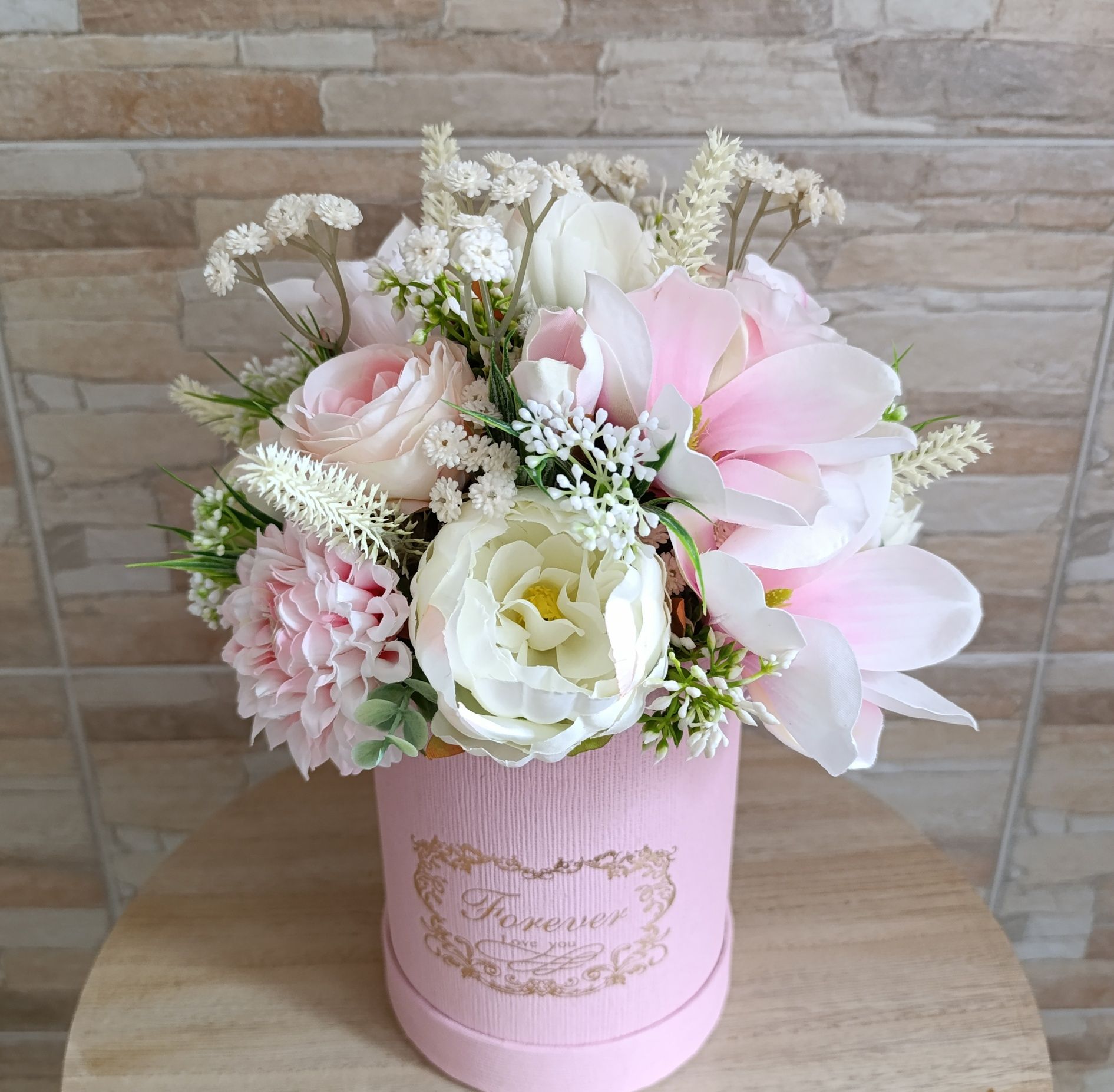 Elegancki flower box. Prezent. Dekoracja do domu. Kompozycja kwiatowa