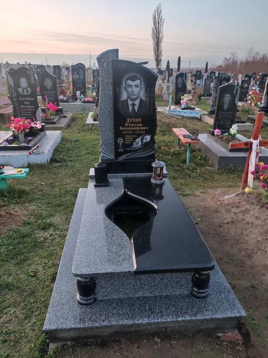 Виріб одинарний з каменю