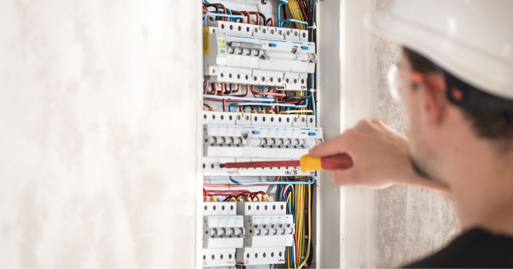 Instalacje elektryczne - kompleksowe usługi elektryczne |