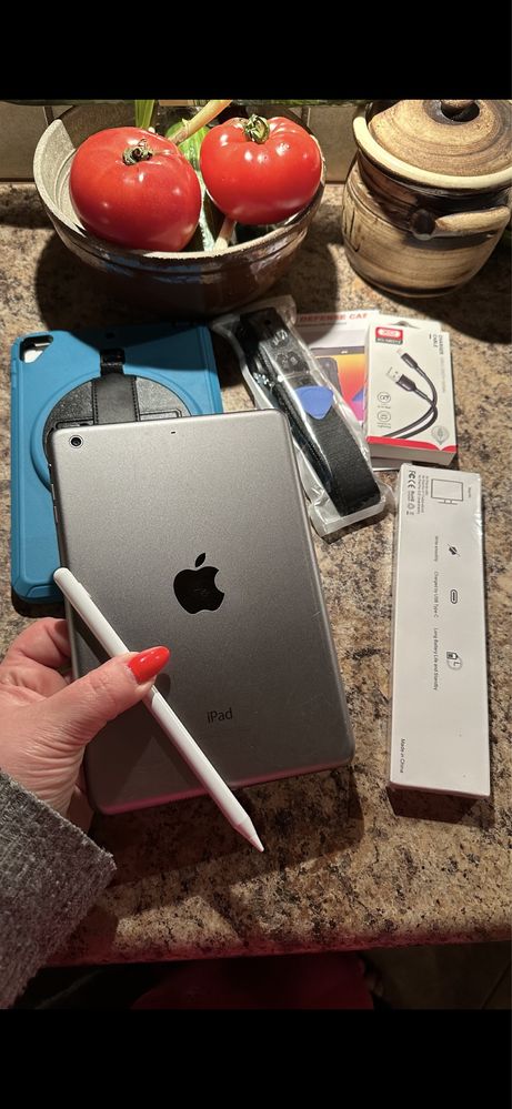 Tablet iPad Apple Retina + nowe etui - cały zestaw