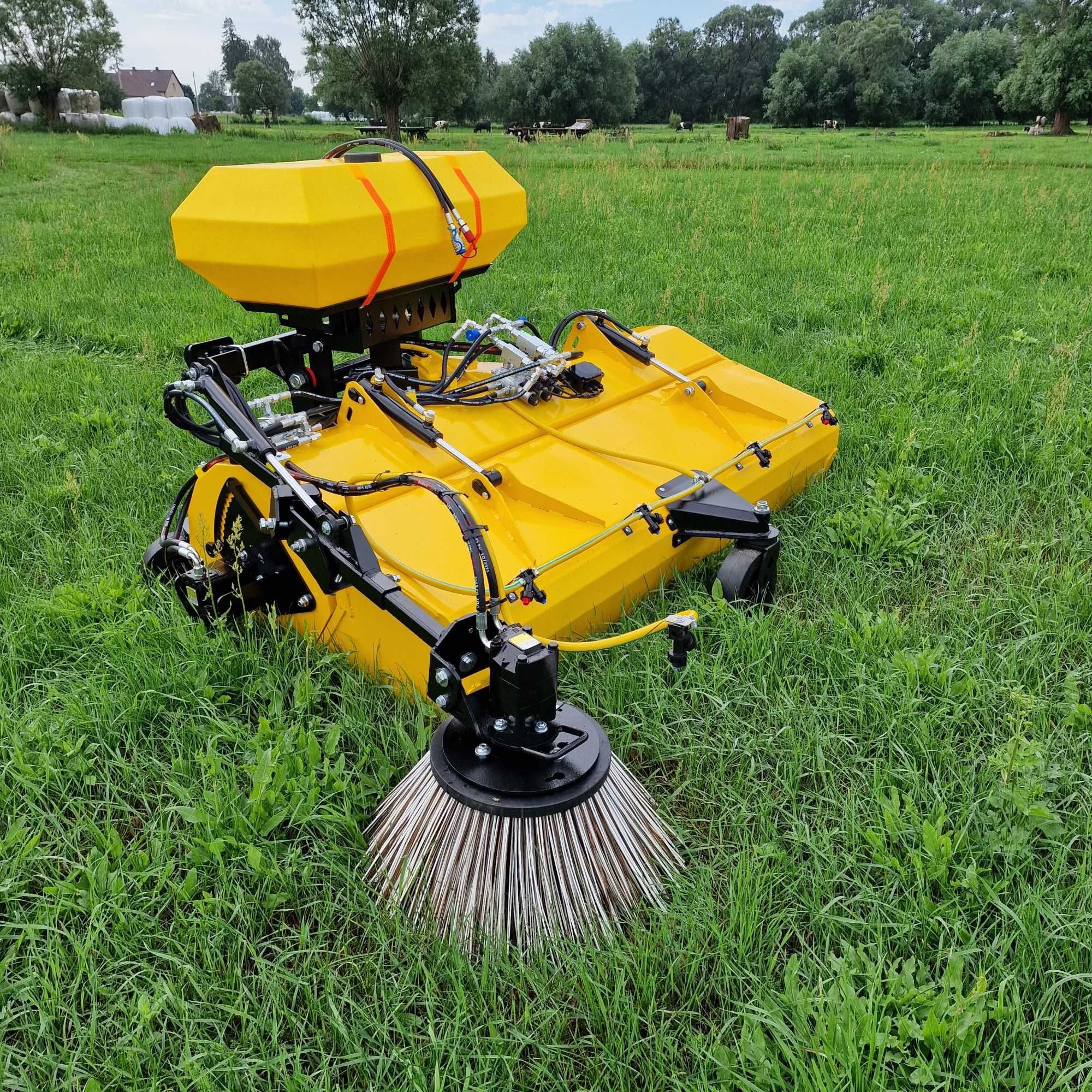 Zamiatarka hydrauliczna do ładowarki/ Grutech