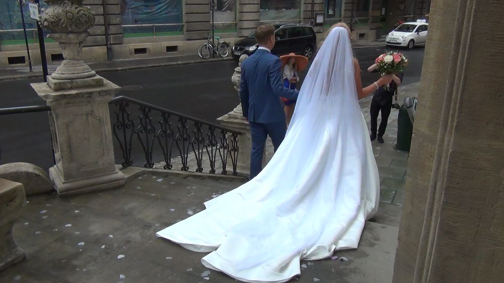 suknia ślubna satynowa