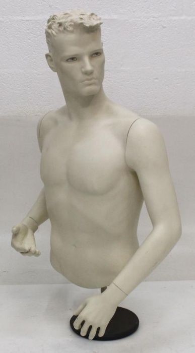 Manequim masculino em gesso. Anos 70. Muito realista.