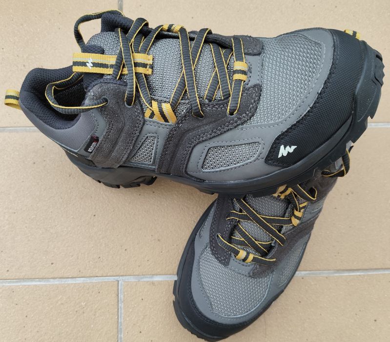 Sapatos de caminhada Quechua (novos)