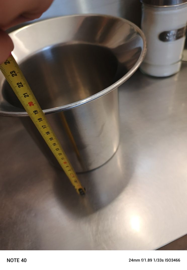 Stalowe wiaderko -cylinder do serwowania szampana