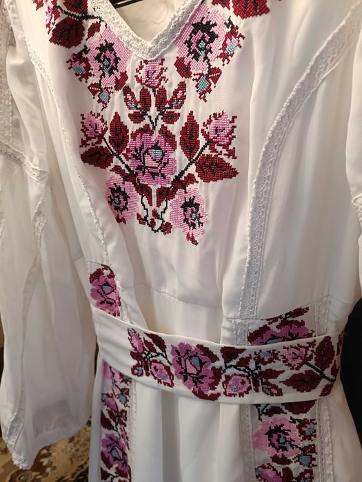 Вишите весільне плаття