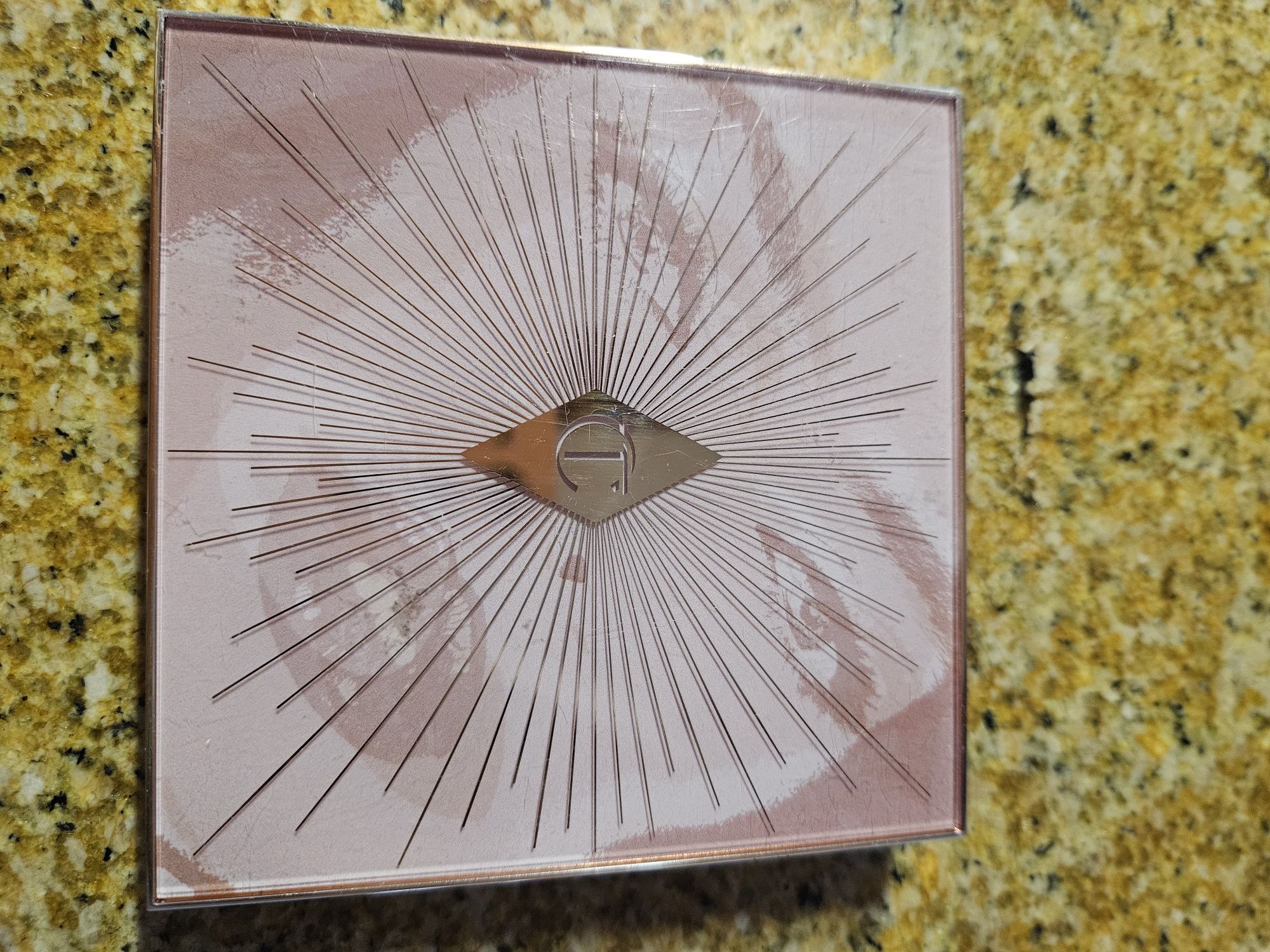 Paletka  rozświetlacz Charlotte Tilbury