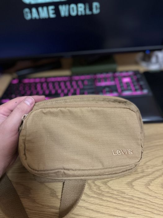 Сумка-бананка Levi's