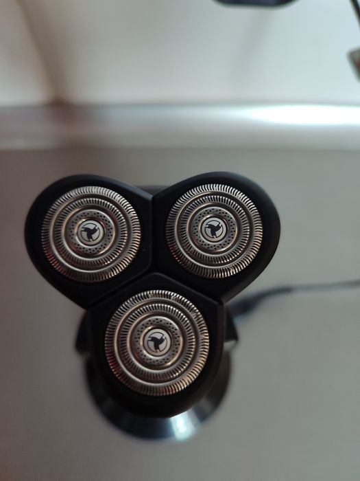 Електро бритва Philips