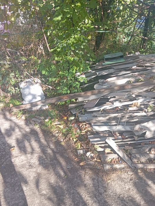 Отдам бесплатно строительный мусор в основном шифер