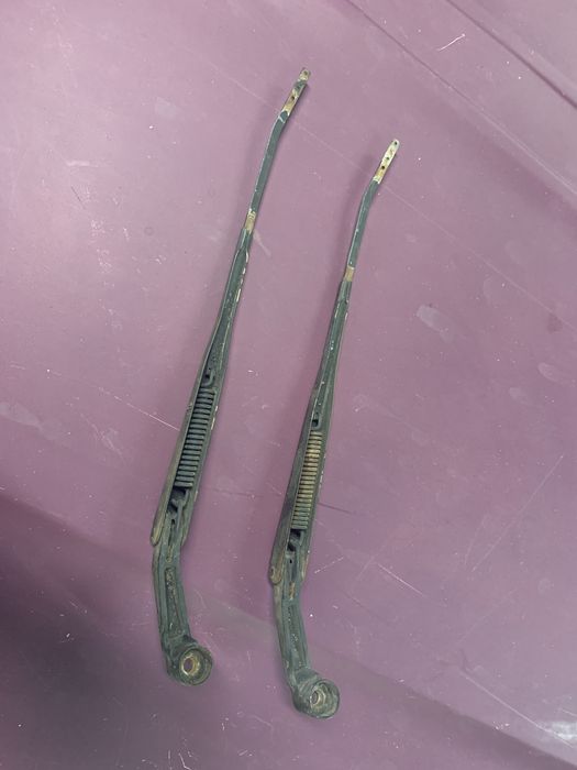 Par de bracos de escovas limpa Para brisas toyota land cruiser 70