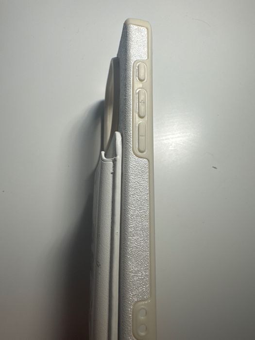 Etui 15 pro biało czerń