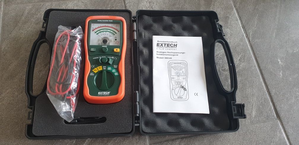 Miernik, tester izolacji extech 380320