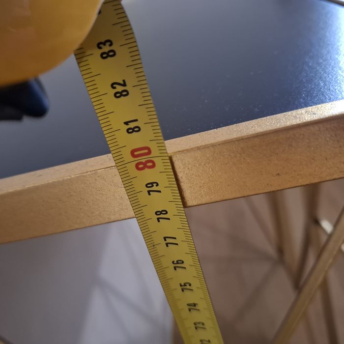 Złota konsola metalowa