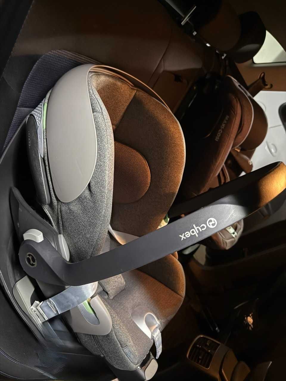 Продаю автокрісло Cybex Cloud T i-Size + поворотну базу Cybex Base T
