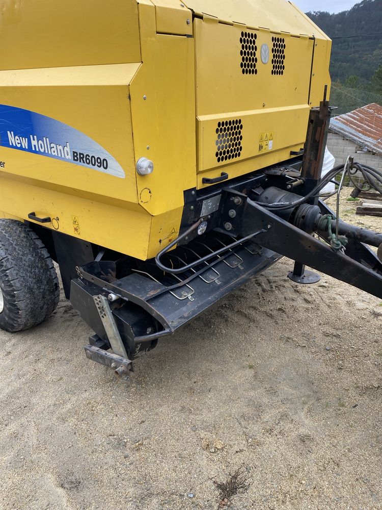 Enfardadeira New Holland BR6090
