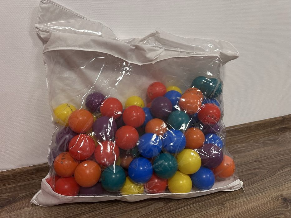 Piłeczki do suchego basenu – różne kolory