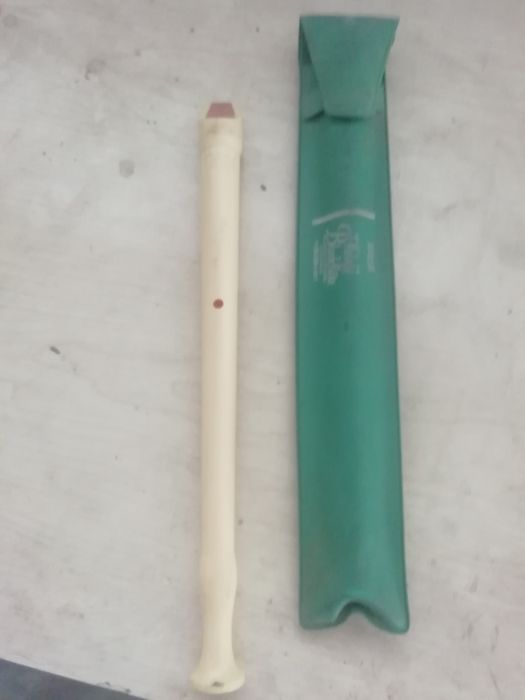 3 used flutes64553129617154121