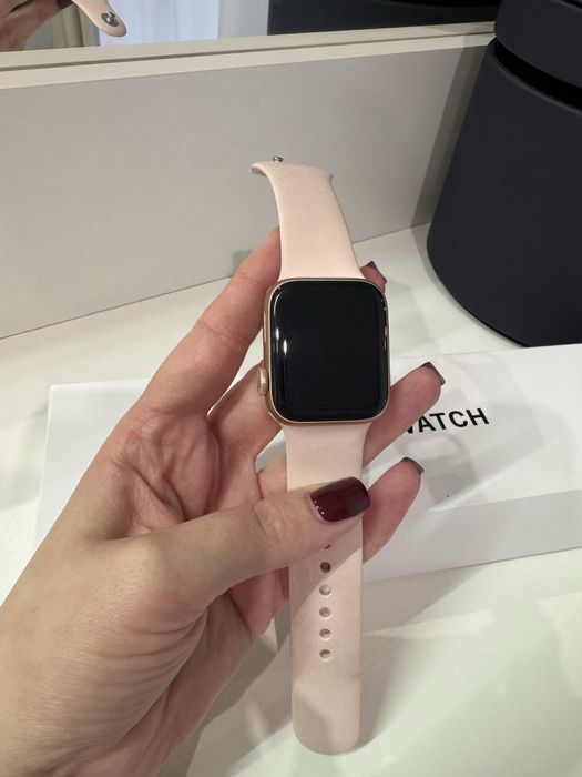 Apple Watch SE 40mm A2351 Gold Aluminum
