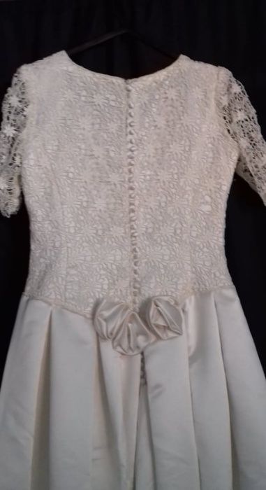 Vestido de noiva com devidos acessórios