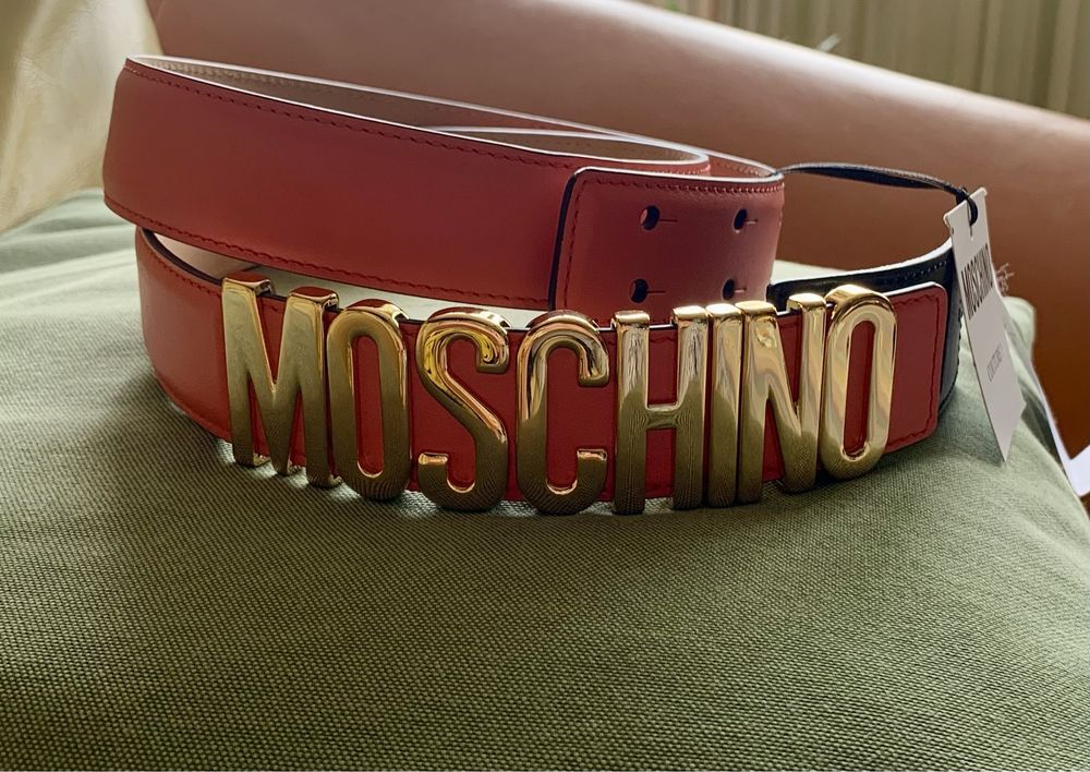 Pasek Moschino skóra, koralowy, nowy, zlote logo, 3,5 cm x 98 cm (48)