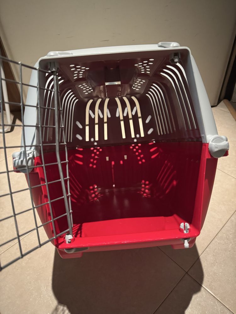 Caixa para trabsportar gato ou cao porte medio pequneno como nova