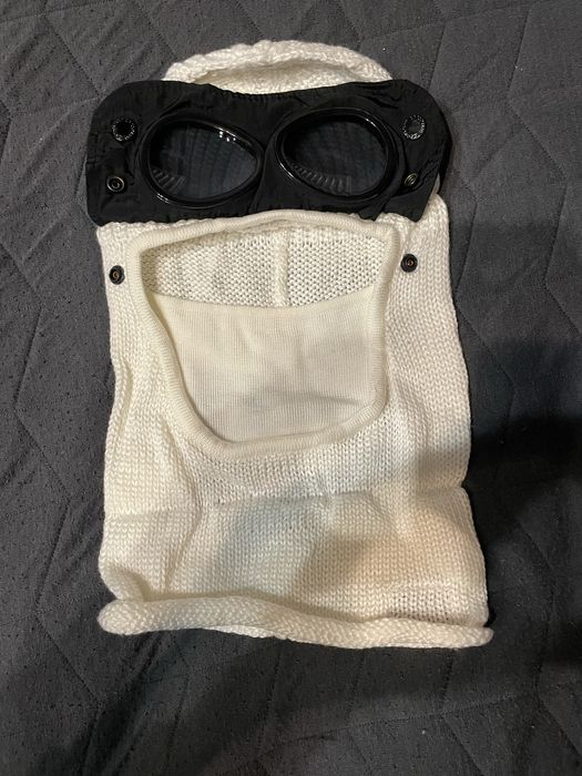 Biała kominiarka C.P. Company