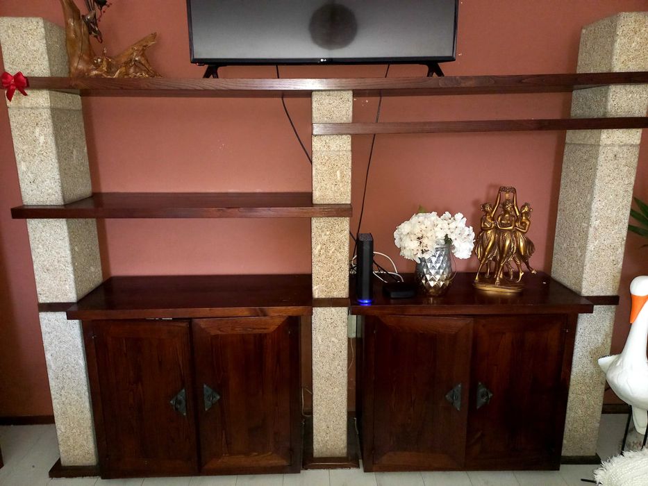 Móveis de sala em pedra e madeira maciça