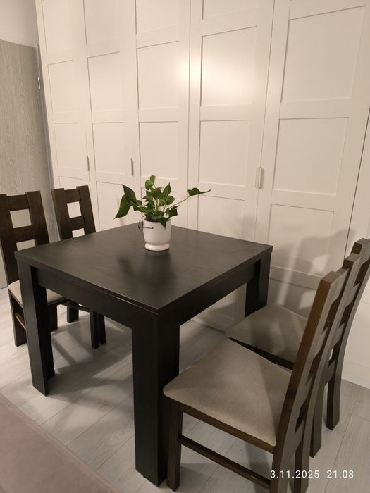 Stół rozkładany i 4 krzesła